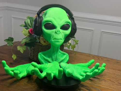 3D Printed Alien Headset Wall Mount: Sci-Fi Headphone Holder by Pencil Short Designs LLC