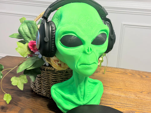 3D Printed Alien Headset Wall Mount: Sci-Fi Headphone Holder by Pencil Short Designs LLC