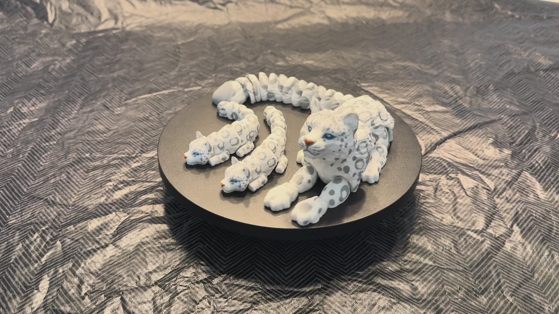 3D Printed Articulated Snow Leopard Family With Cubs Poseable Wildlife Figurine White With Silver Gray Spots